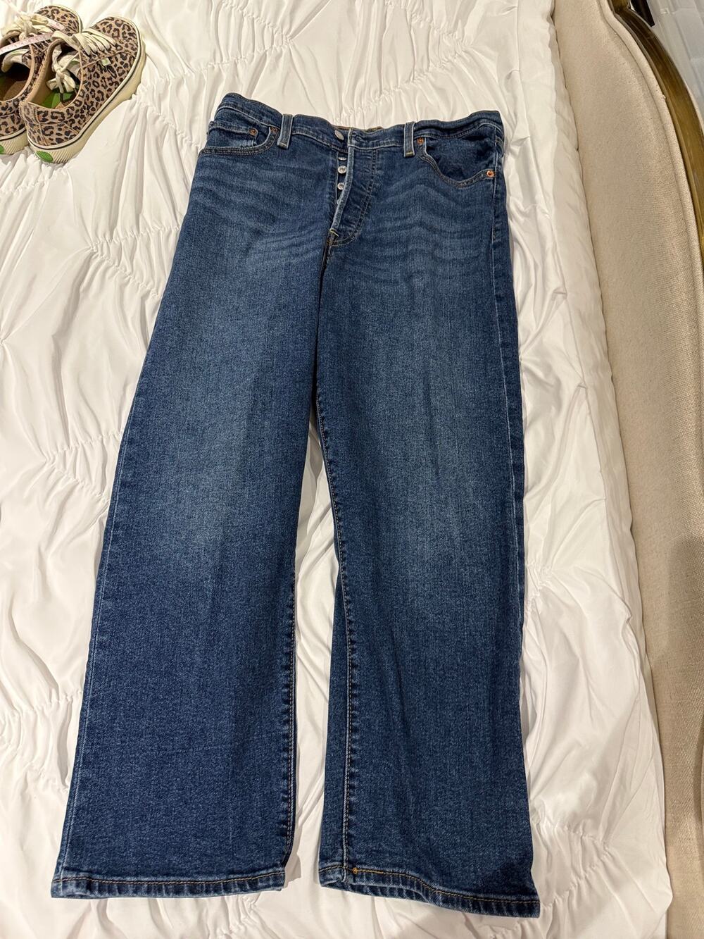 Levi’s Women Button Fly Dark Jeans 32